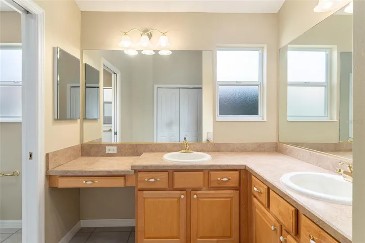ENSUITE BATHROOM