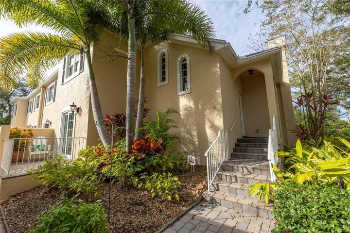 13776 Marseilles Ct front entry