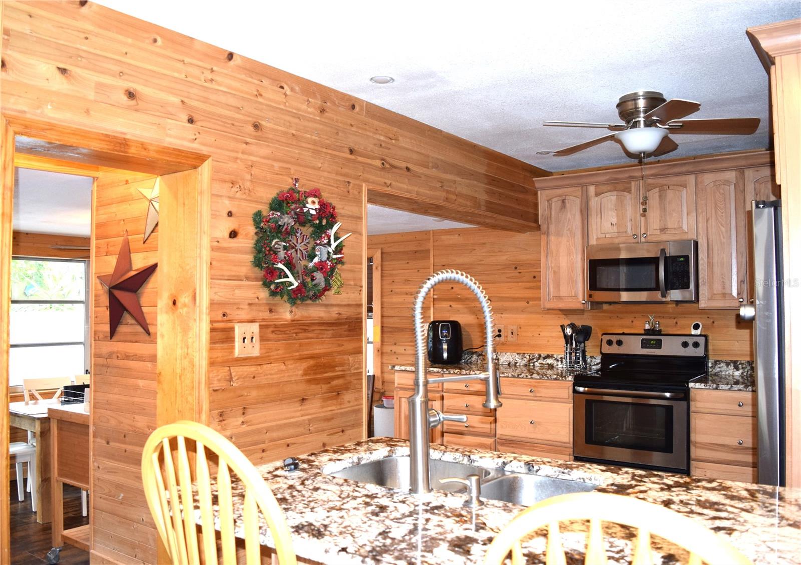Kitchen bar