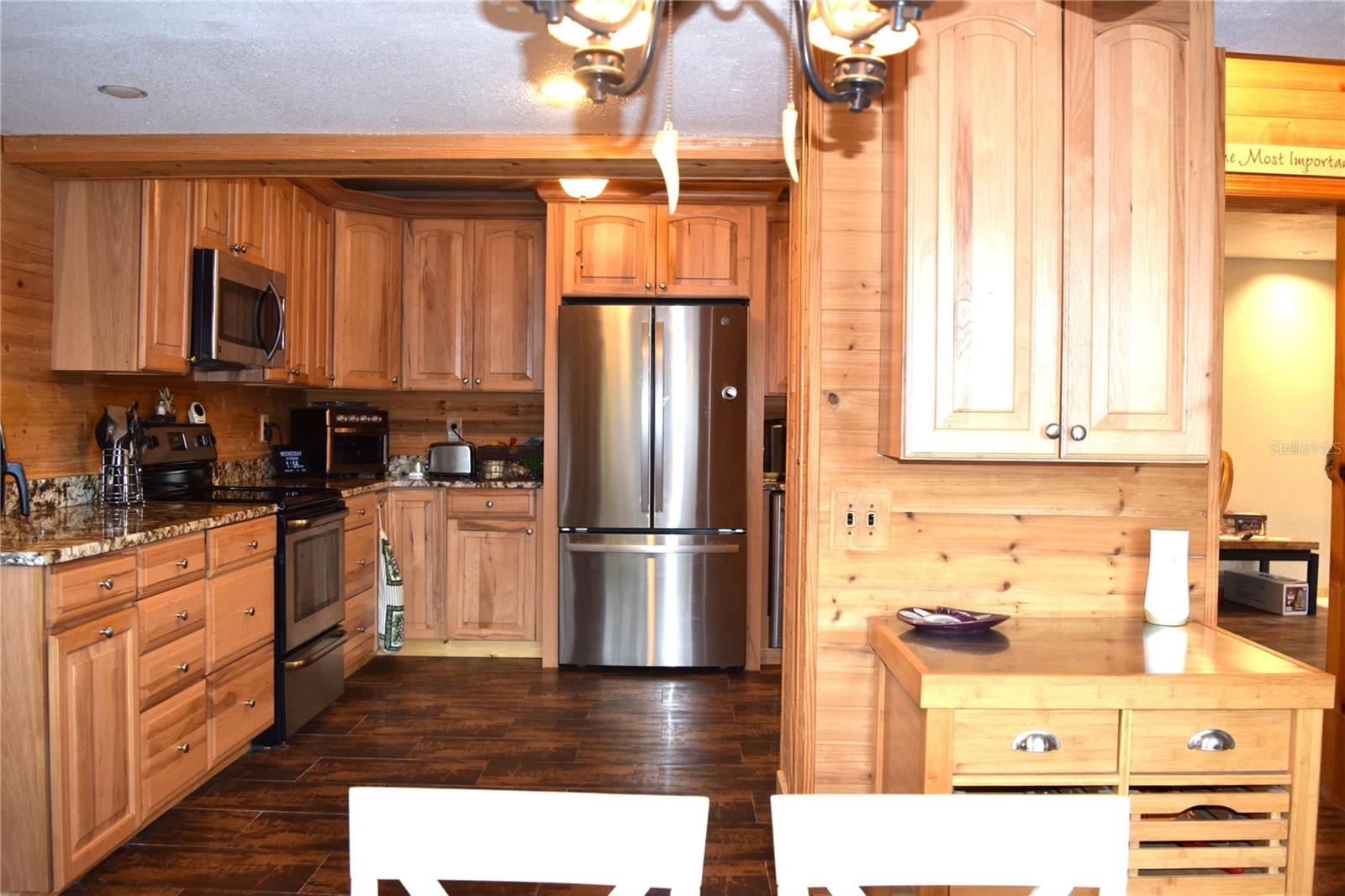 Eating room looking into kitchen