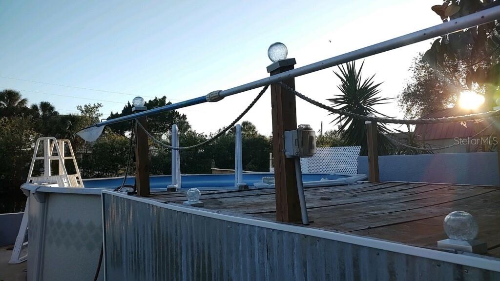 Above Ground Pool w/deck