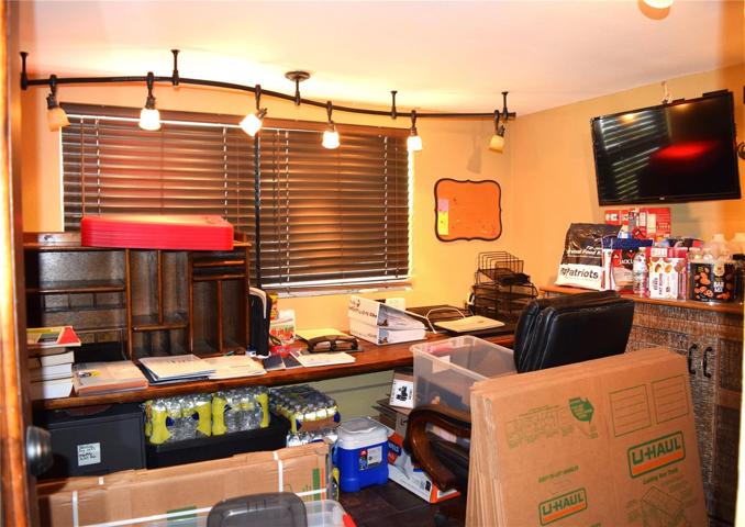 Office/guest room 2
