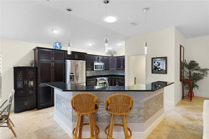 Kitchen with Breakfast Bar