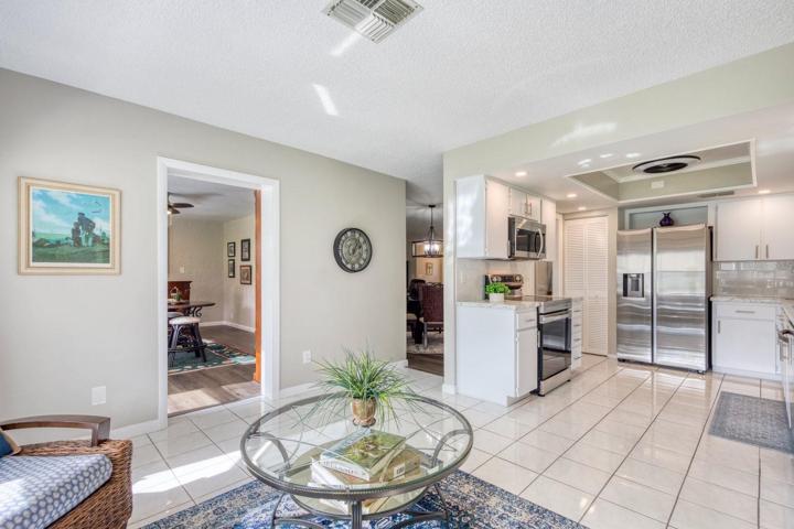 Large casual dining or inviting seating area~