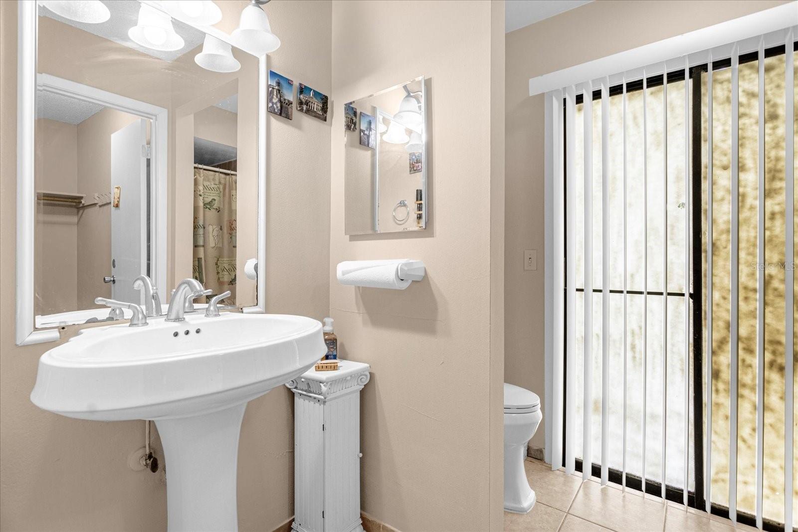 ENSUITE BATHROOM