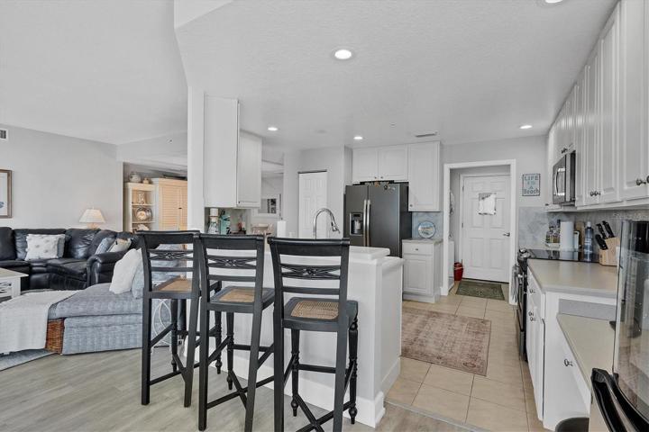 Kitchen with a Bar!