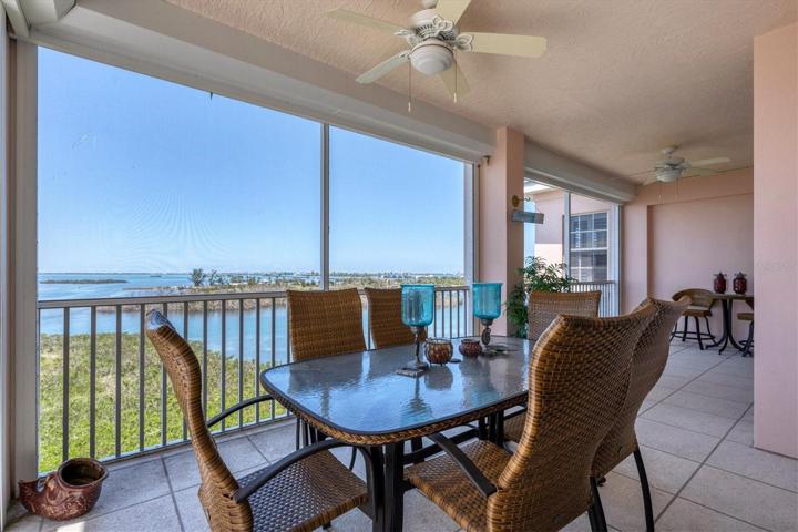 Large Screened Lanai for Dining and Relaxing!