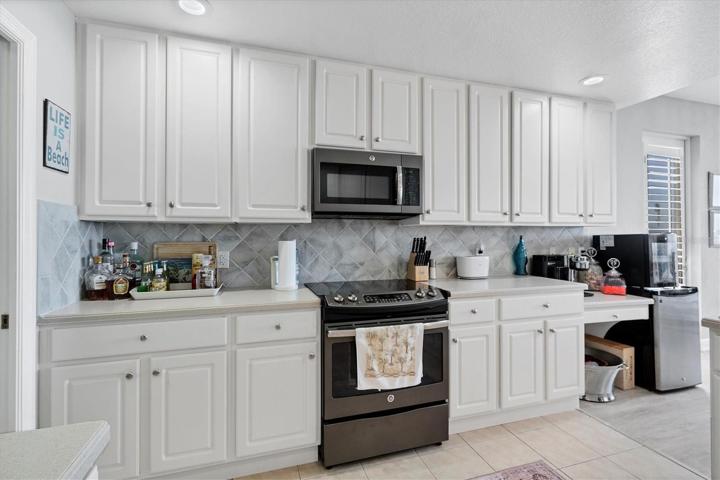 Large Kitchen!