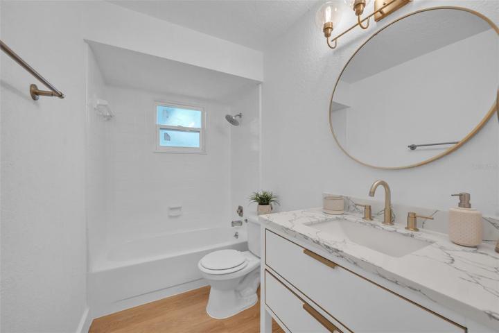 The Main bathroom has the crisp and warm feel of a upscale 5 star retreat.