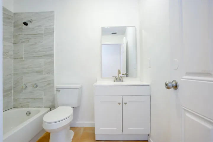 BATHROOM 2