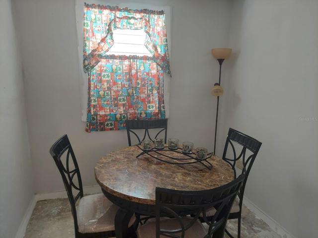 Dining Unit 1/Comedor Unidad 1