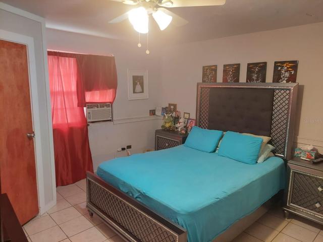 Bedroom Unit 2/Cuarto Unidad 2