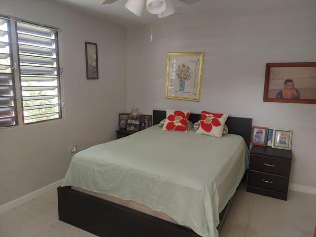 Bedroom Unit 2/Cuarto Unidad 2