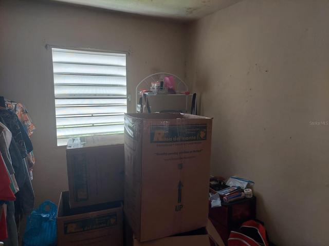 Bedroom Unit 1/Cuarto Unidad 1