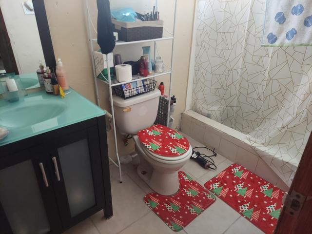 Bathroom Unit 1/Baño Unidad 1