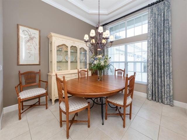 Spacious Dining room