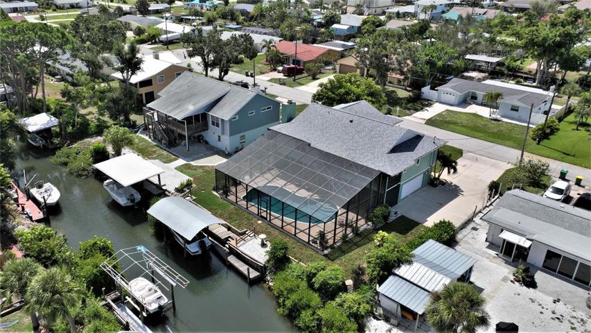 Magnificent living on waterfront