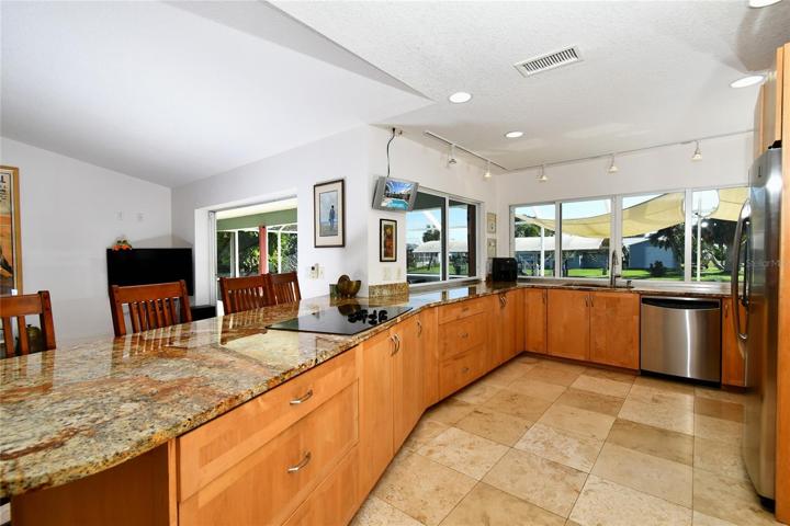 Wait till you discover all the features of this kitchen