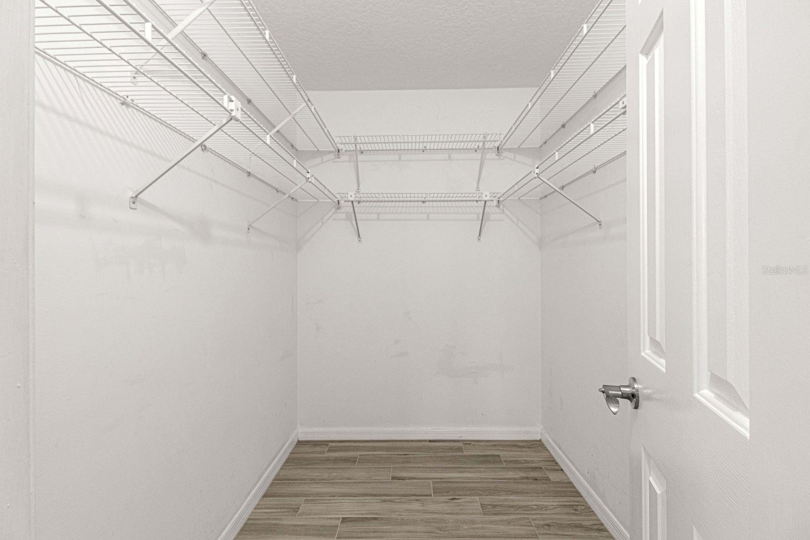 Walk-In-Closet 2