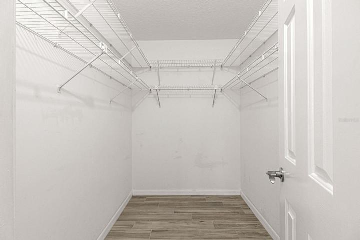 Walk-In-Closet 2