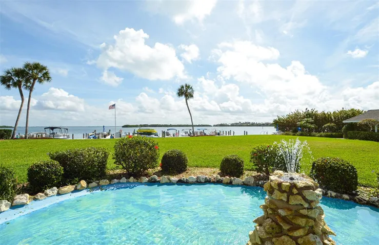fountain area on the bayside