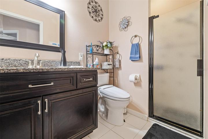 Guest apartment bathroom