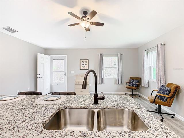 Double sink in kitchen island
