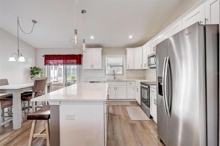 Kitchen Island | Dining View