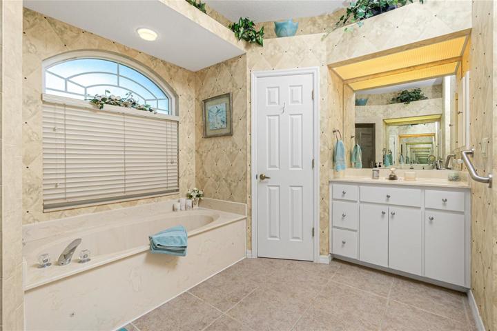 Primary bath/ Double vanity