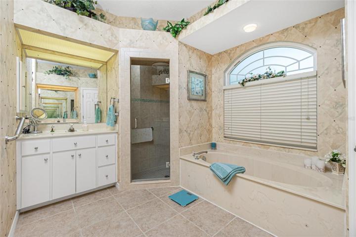 Primary bath/Double vanity