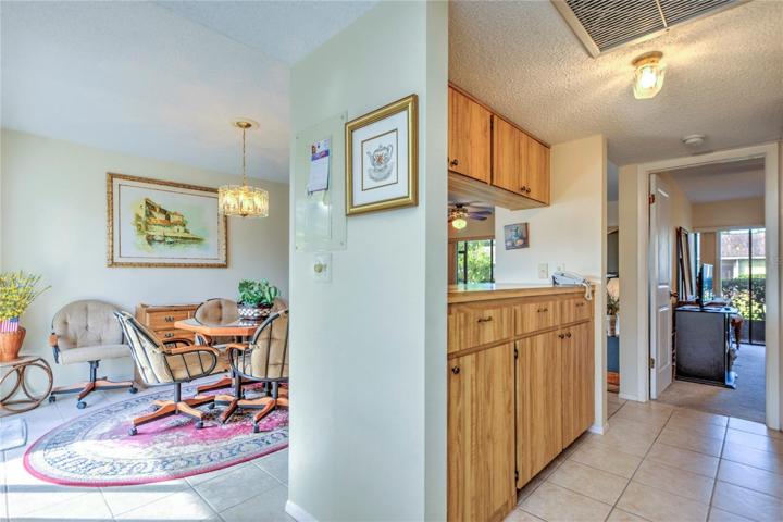 BUILT IN BREAKFAST BAR