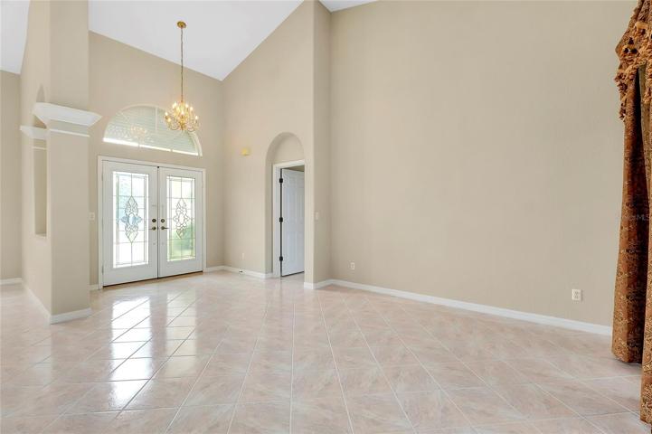 Foyer/Living Room
