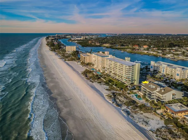 .. Beach House - Yellow Star on PH # 340... Photo Looking North.