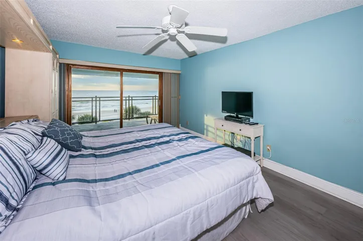 ..... Main Floor: Master Bedroom -  17' x 11.8 with Gulf Views & Balcony Access..