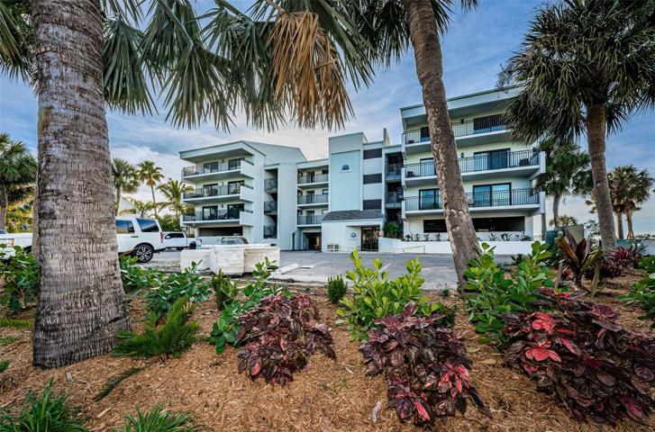 .. Beach House - Penthouse Residence # 340.. Top Right .. 5 Bedroom - 3 Bath 2550 Sq Ft..
