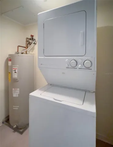 ..LAUNDRY ROOM -  7 X 5 - ON MAIN FLOOR BY ENTRANCE FOYER.. THERE IS ALSO A 3X5 MECHANICAL CLOSET / STORAGE RIGHT NEXT TO LAUNDRY RM.