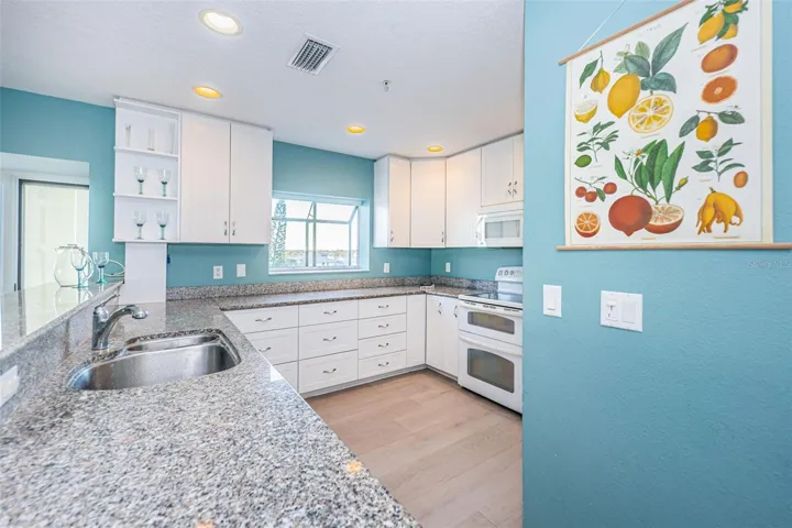 .. Kitchen #2 ... 9'7