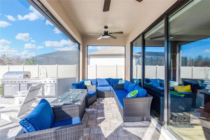 Large sliding doors for indoor outdoor living