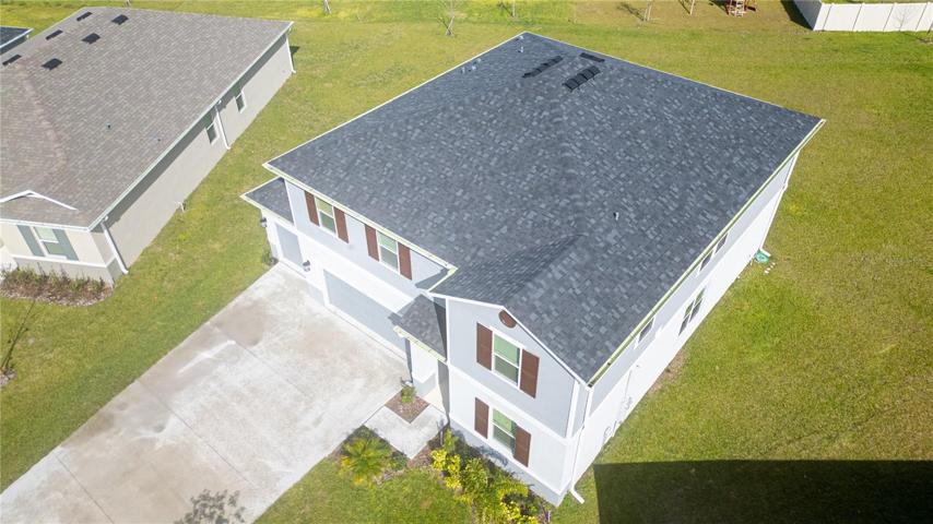 SPACIOUS DRIVEWAY