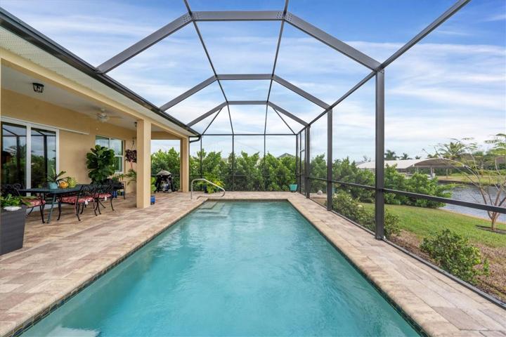 Pool & Lanai.