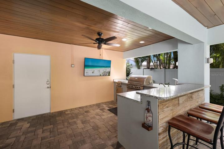 Outdoor Kitchen + Bar