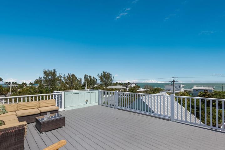 Sun Deck - 360 Degree Views