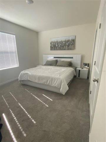 Master bedroom w king size bed