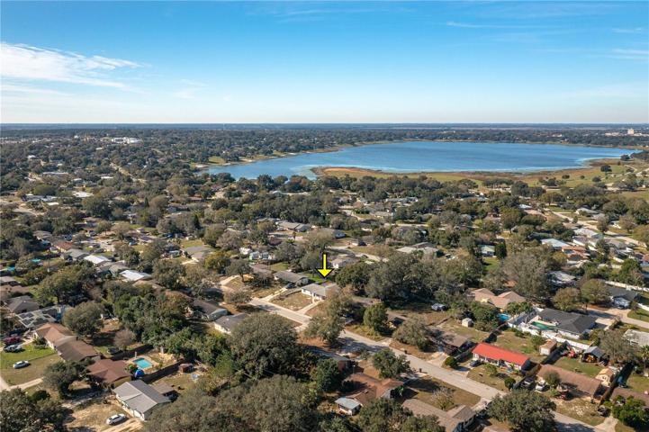 JUST STEPS AWAY LAKE WAILES & CITY PARKS