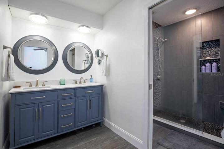 Primary Suite Bathroom