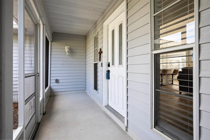 Screened-in Entry