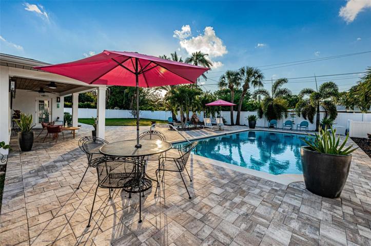 Paradise by the pool.