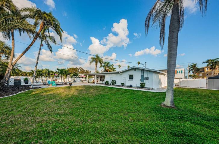 So rare in Pinellas county …. A double lot!
