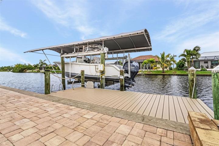 Covered 10,000lb Boat Lift