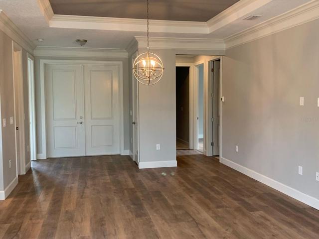 Dining Area & Hallway